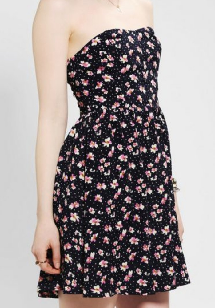 New UO Lucca Couture Floral Strapless Mini Dress 2